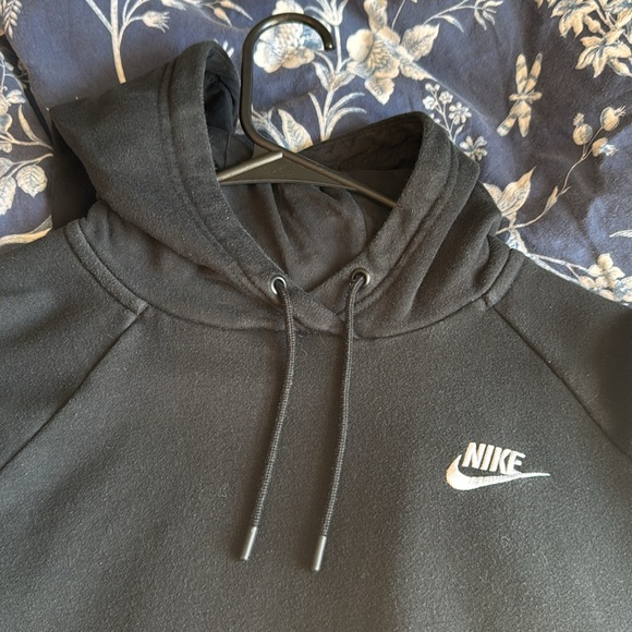 Nike Hoodie. Black. Size Medium. Used and still in great condition. No flaws. - Picture 3 of 7